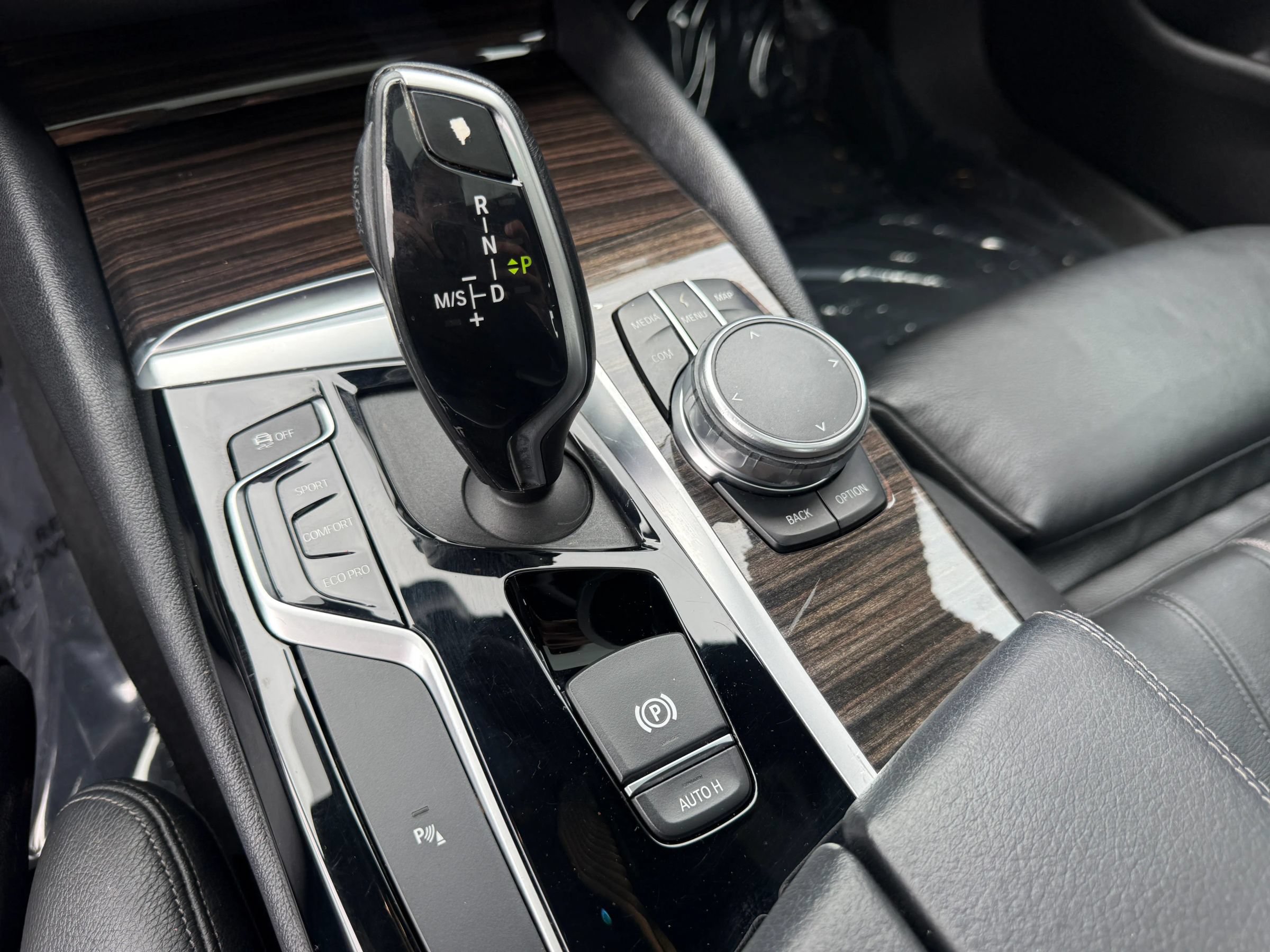 Used 2019 BMW 530i w/ Convenience Package RWD image 31