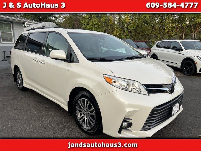 Used 2020 Toyota Sienna XLE FWD image 1