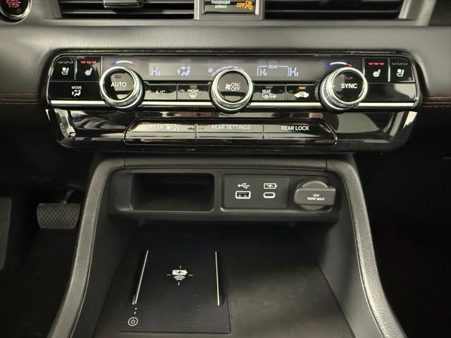 Used 2025 Honda Pilot Black Edition image 24