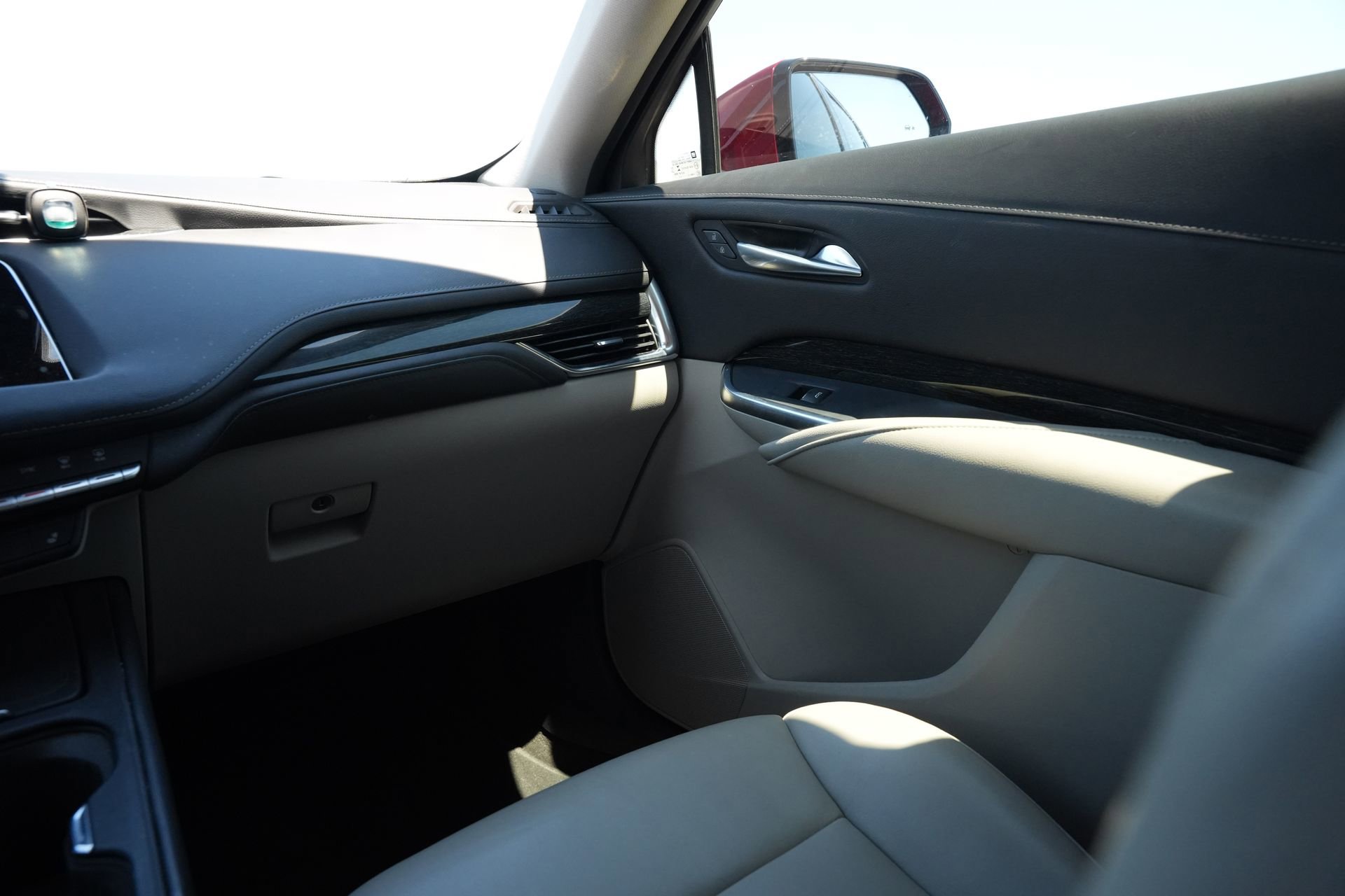 Used 2022 Cadillac XT4 Premium Luxury w/ Enhanced Visibility Package image 8
