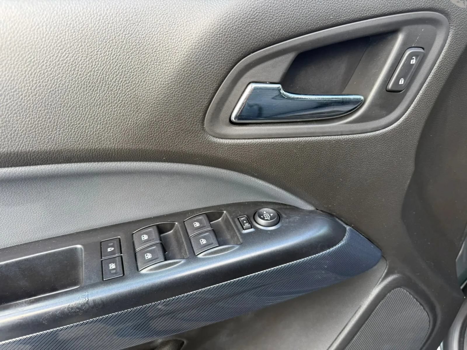 Used 2015 Chevrolet Colorado Z71 AWD/4WD image 12