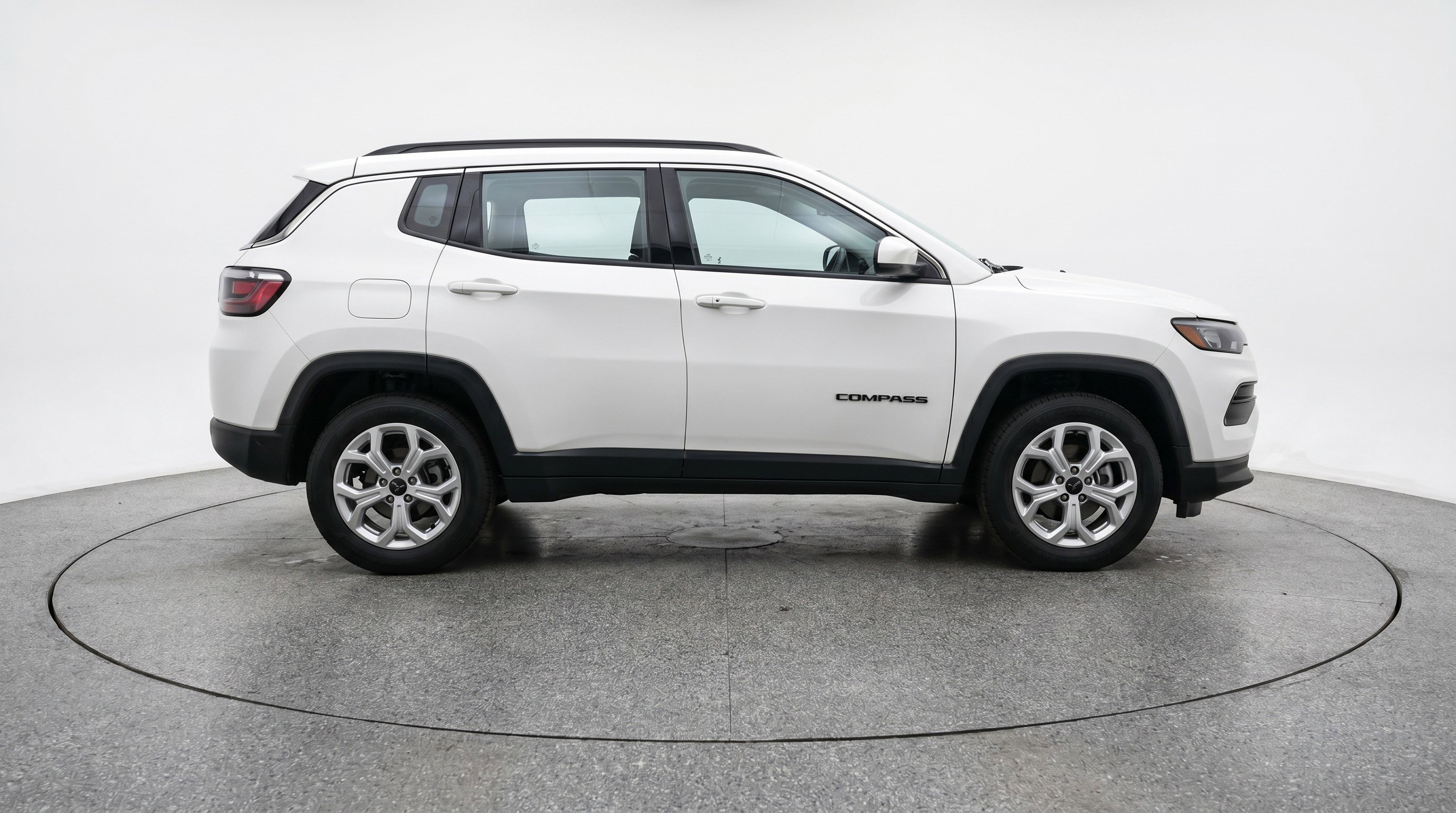 Used 2025 Jeep Compass Latitude AWD/4WD image 11