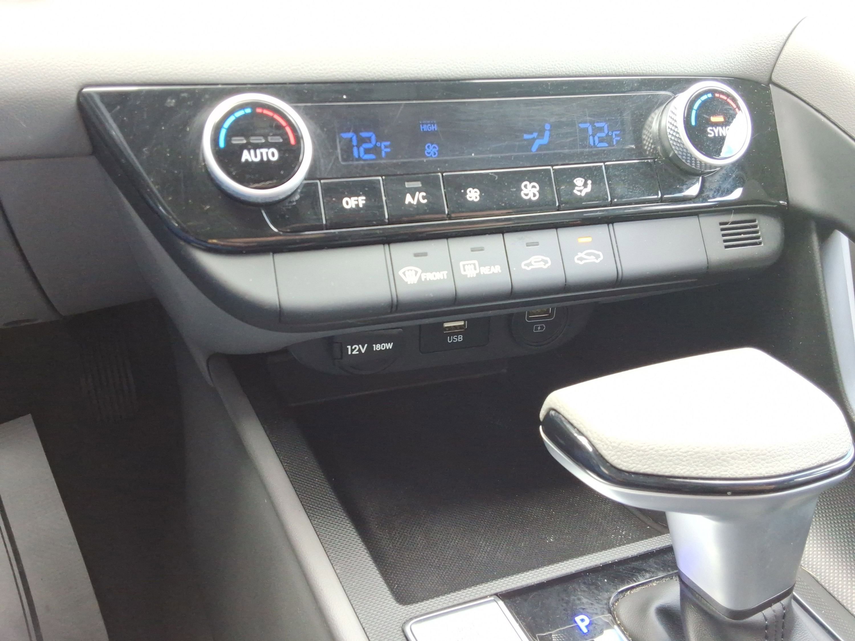 Used 2023 Hyundai Elantra SEL image 17