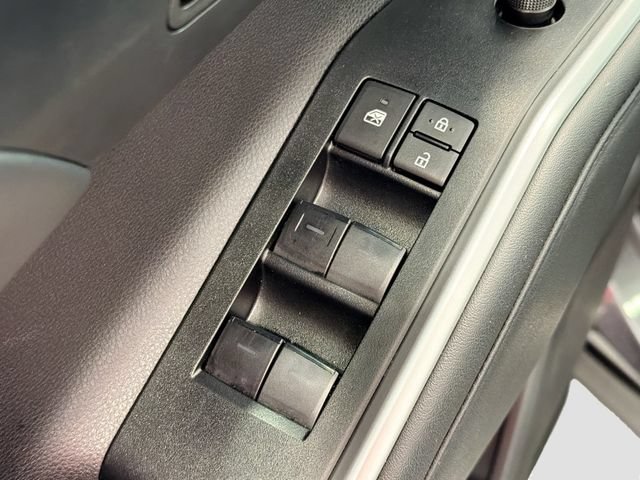Certified 2025 Toyota Highlander XLE FWD image 18