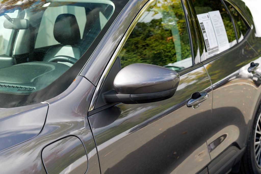 Used 2022 Ford Escape SEL w/ Technology Package image 11