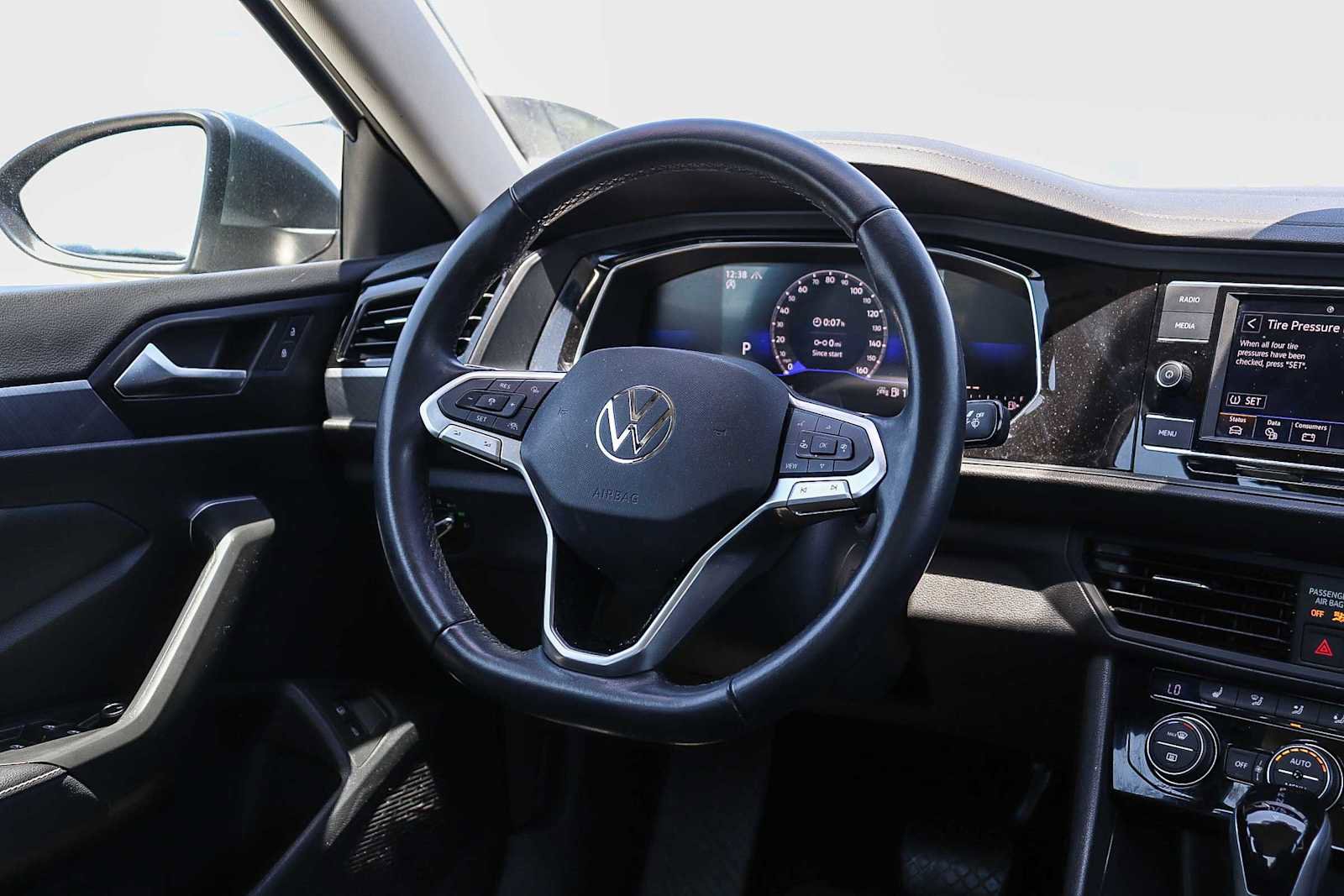 Certified 2023 Volkswagen Jetta SE FWD image 14