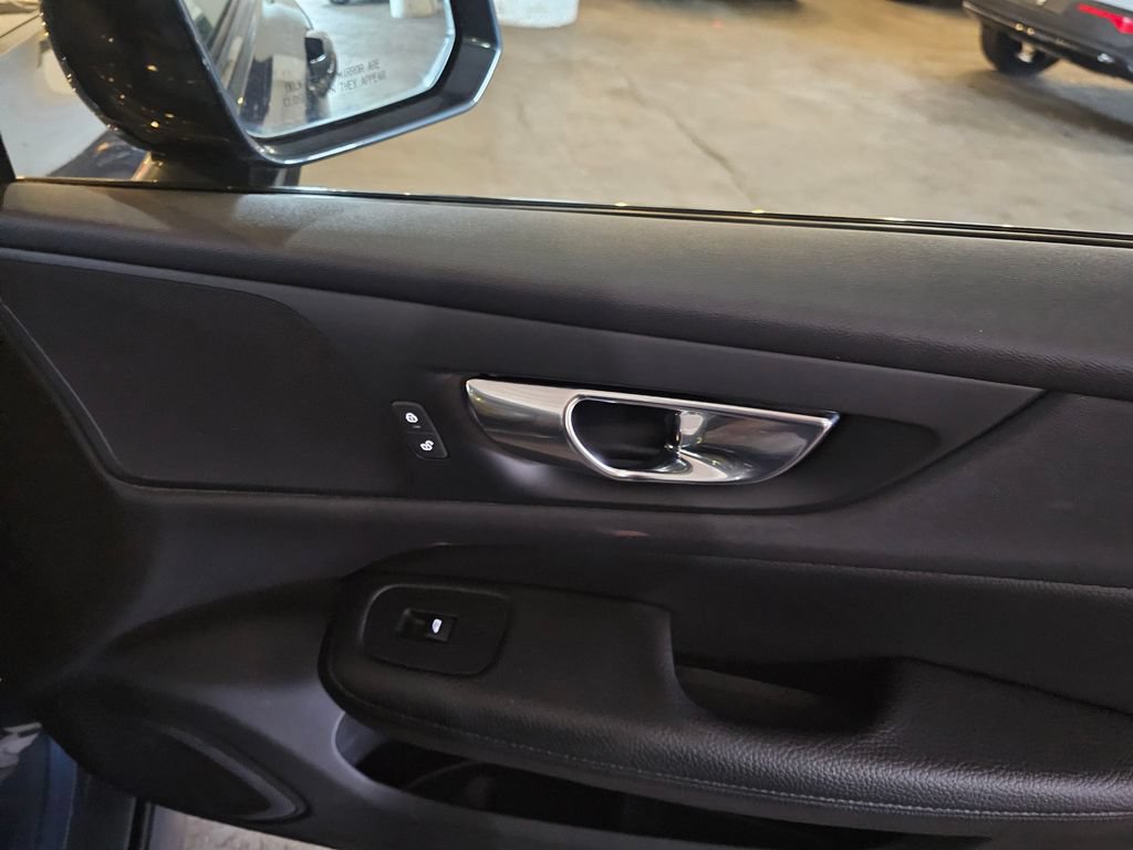 Used 2020 Volvo V60 T5 Cross Country AWD/4WD image 12