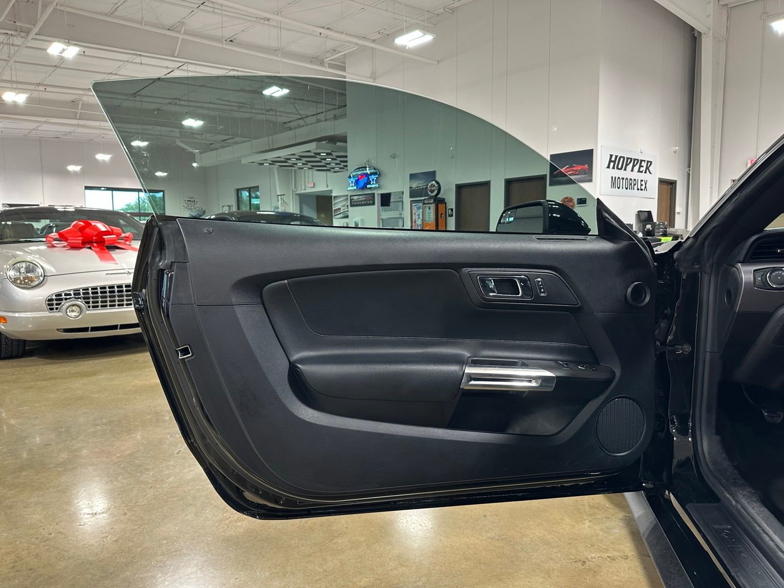 Used 2017 Ford Mustang GT RWD image 10