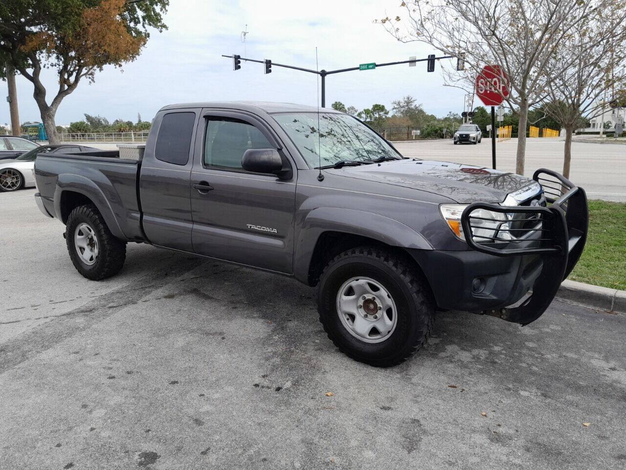 Used 2013 Toyota Tacoma PreRunner w/ SR5 Pkg RWD image 2
