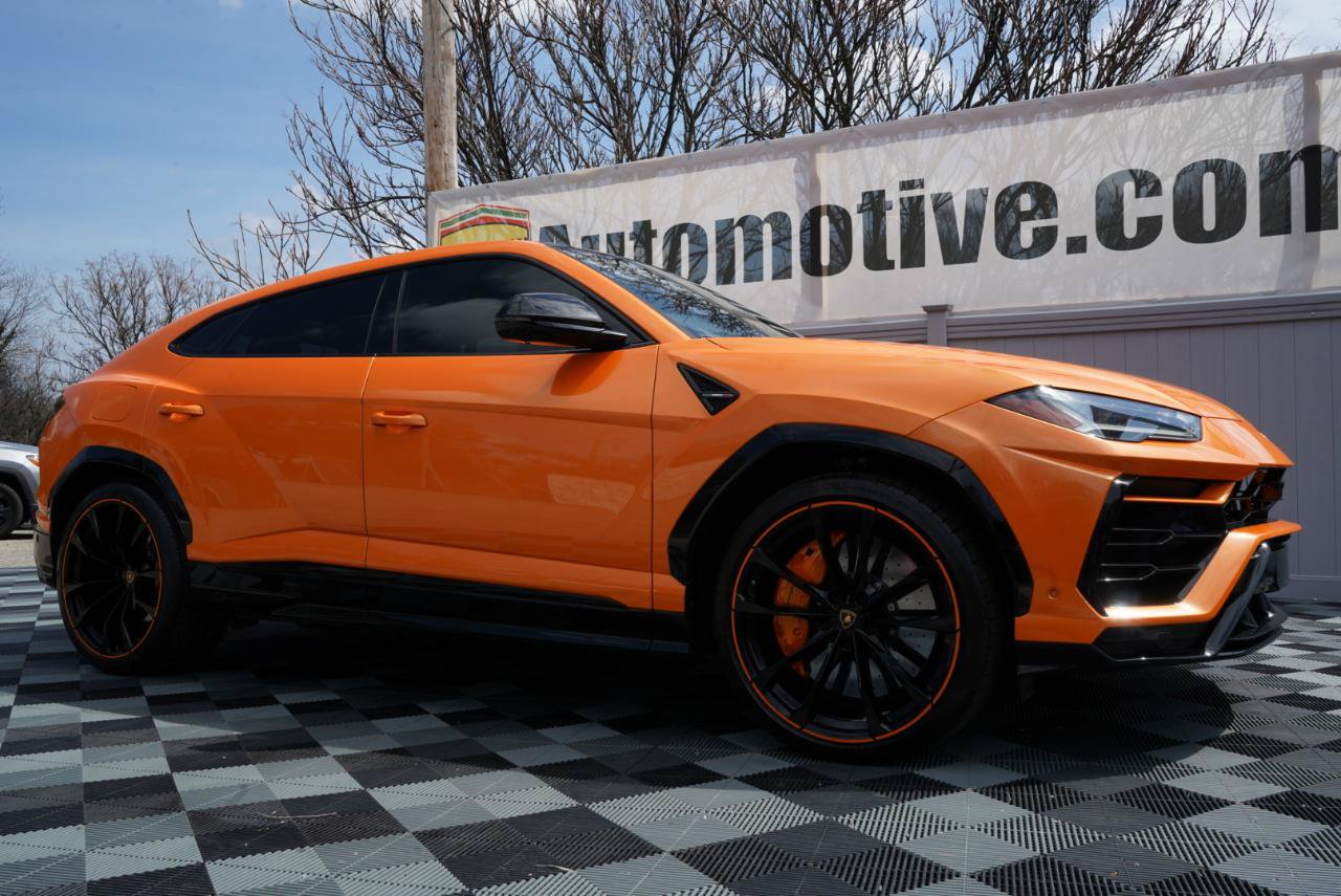 Used 2022 Lamborghini Urus AWD/4WD image 3