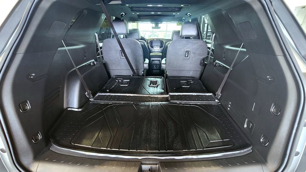 Used 2023 Chevrolet Traverse RS image 12