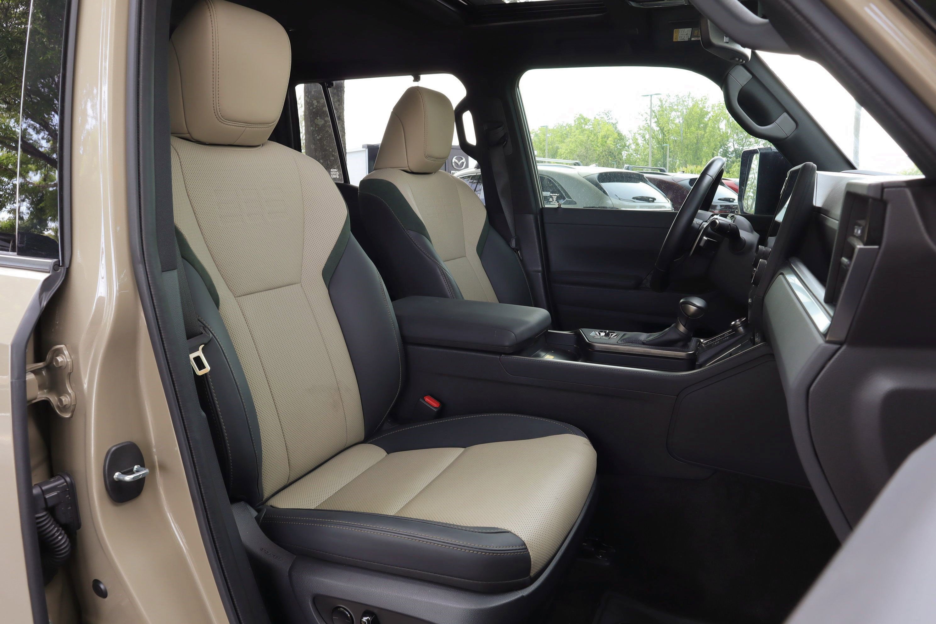 Used 2024 Lexus GX 550 AWD/4WD image 29