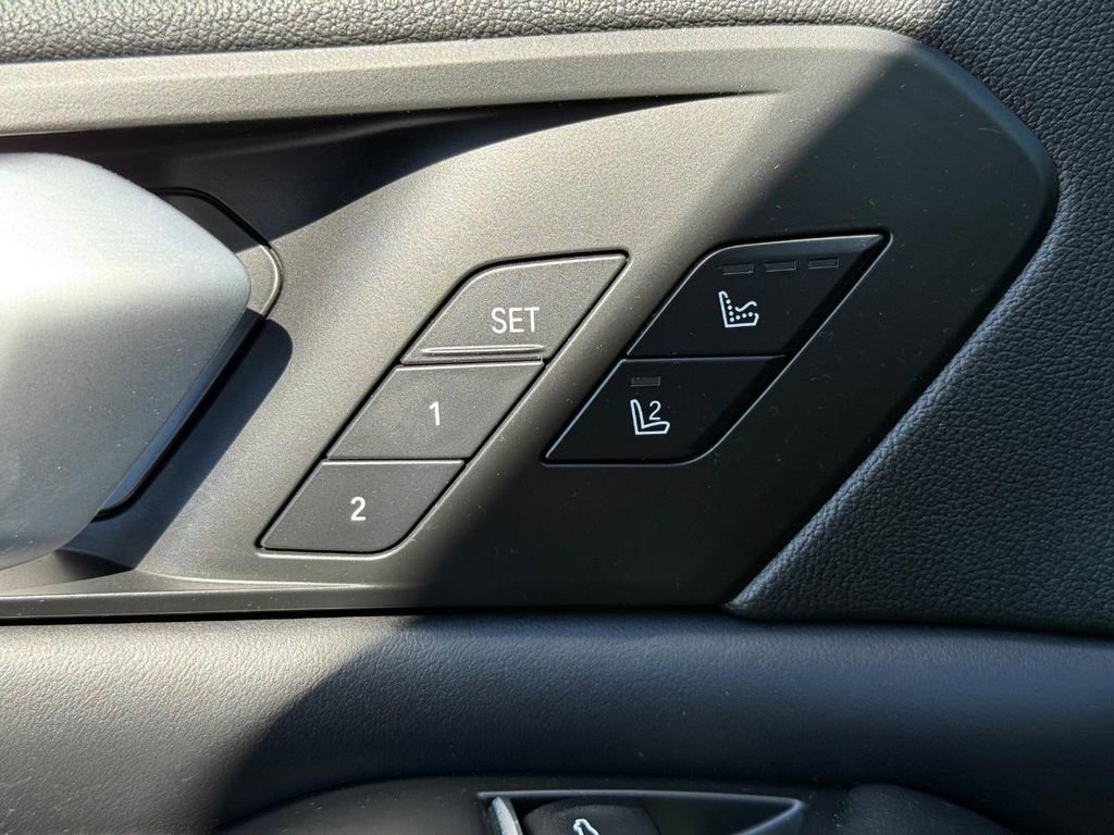 Used 2019 BMW X5 xDrive50i w/ M Sport Package image 16