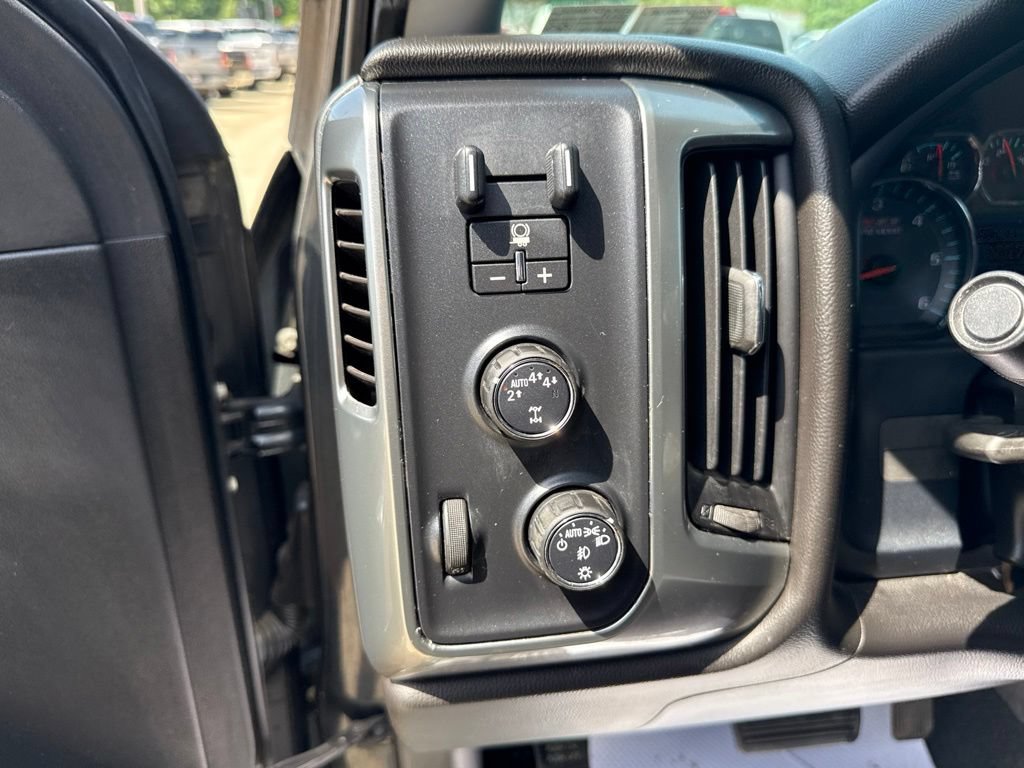 Used 2018 Chevrolet Silverado 1500 LT w/ All Star Edition AWD/4WD image 27