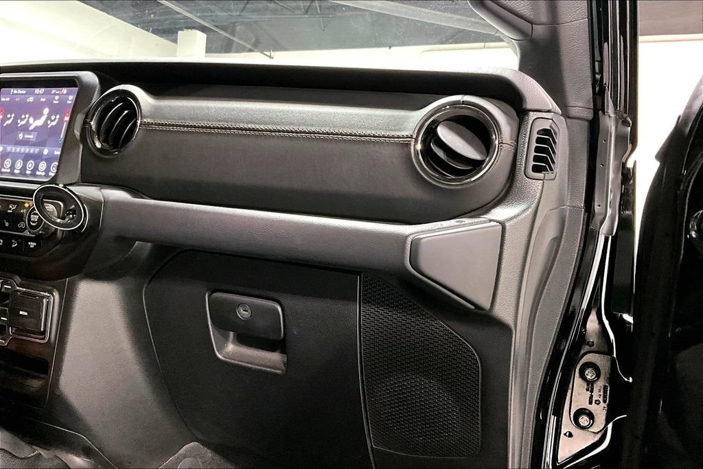 Used 2020 Jeep Wrangler Unlimited Sahara image 19