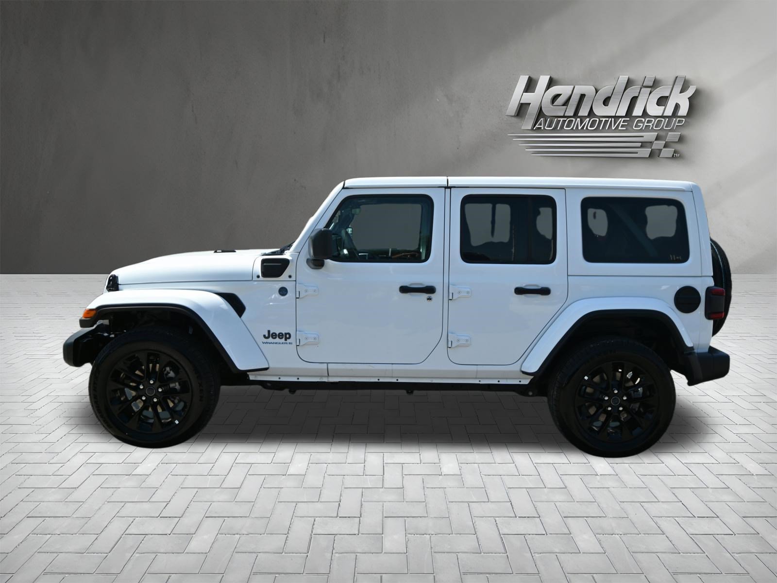 Used 2025 Jeep Wrangler Unlimited Sahara w/ Safety Group AWD/4WD image 7