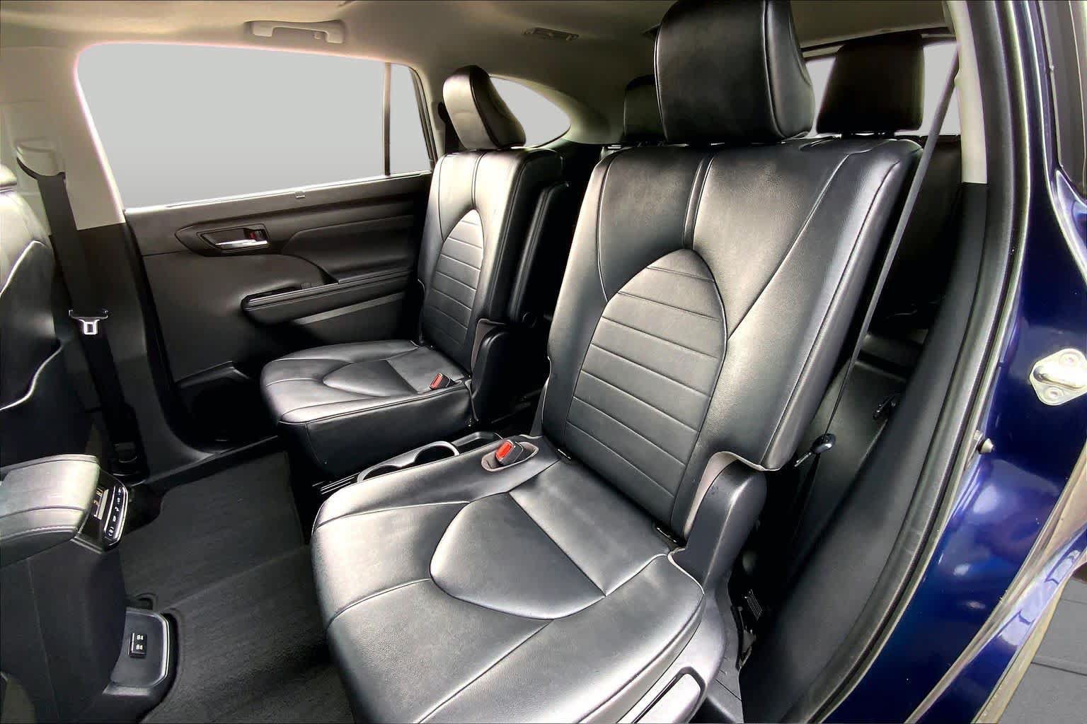 Used 2020 Toyota Highlander XLE AWD/4WD image 20