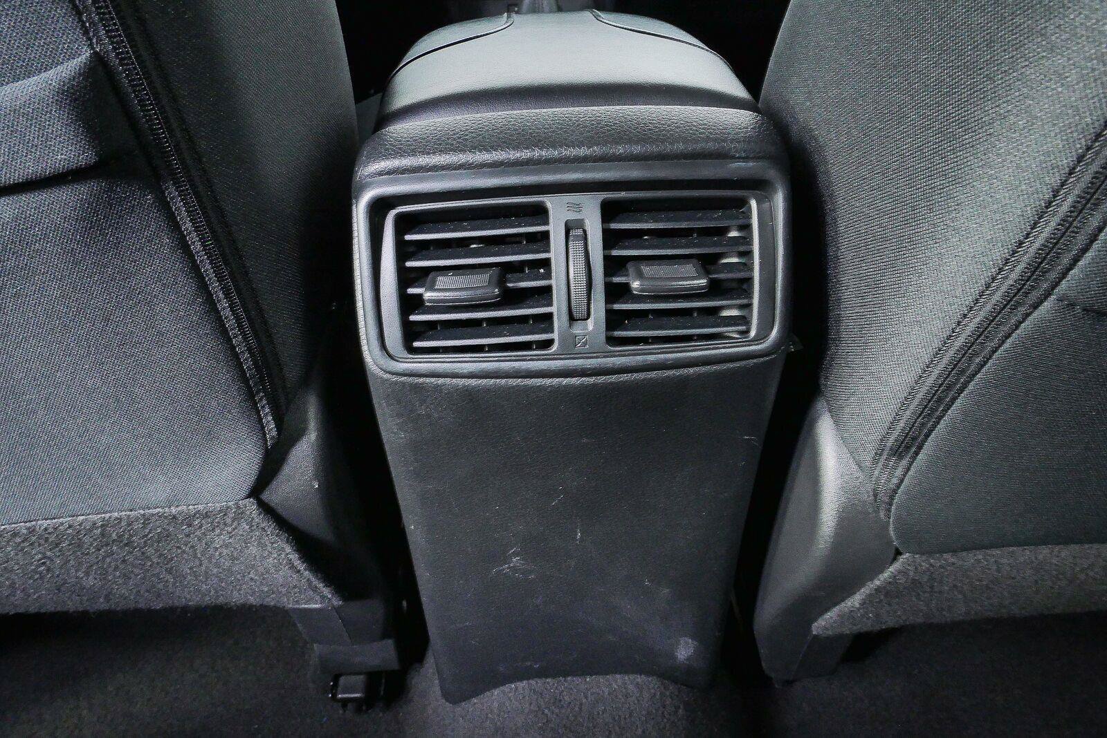 Used 2017 Nissan Rogue SV FWD image 26