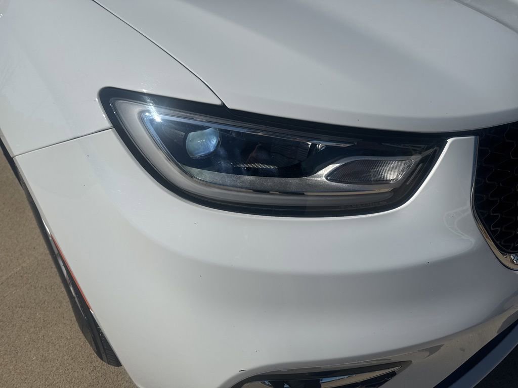 Used 2024 Chrysler Pacifica Touring-L image 14