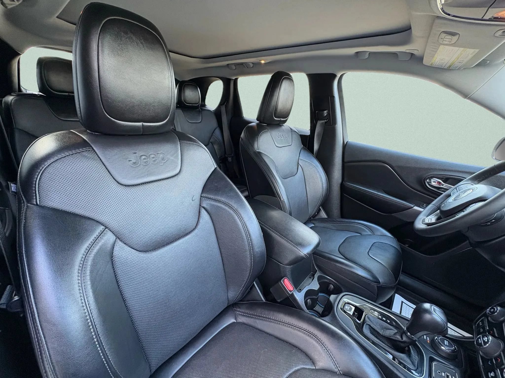 Used 2022 Jeep Cherokee Limited w/ Elite Package AWD/4WD image 8