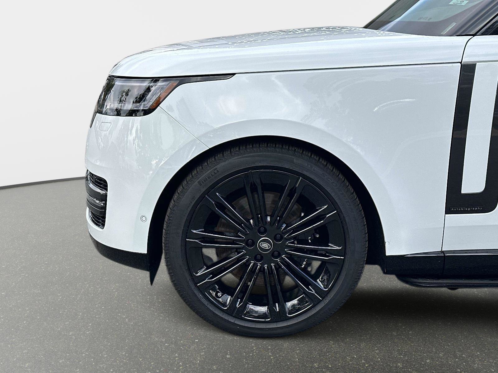 Used 2025 Land Rover Range Rover Long Wheelbase Autobiography image 10