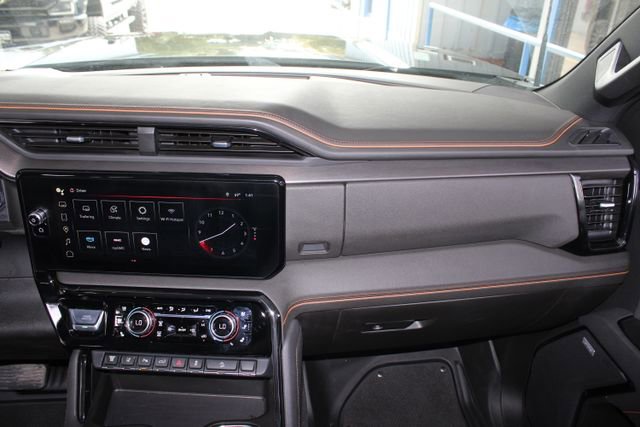 Used 2025 GMC Sierra 2500 AT4 image 30