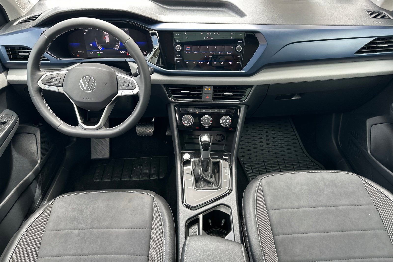 Used 2023 Volkswagen Taos SE w/ Panoramic Sunroof Package FWD image 13