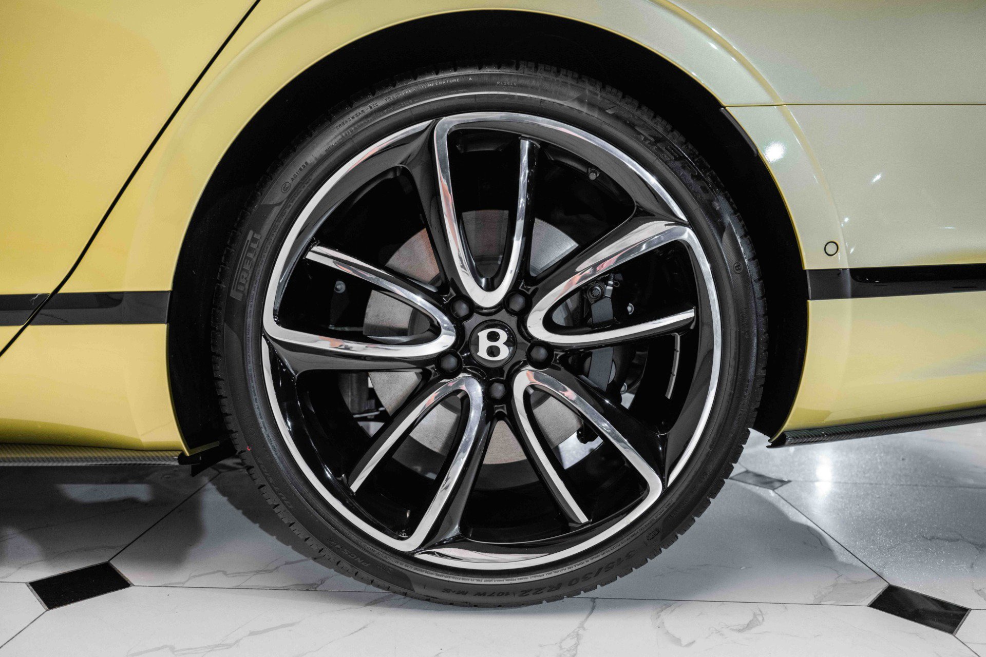 Used 2024 Bentley Flying Spur V8 image 12