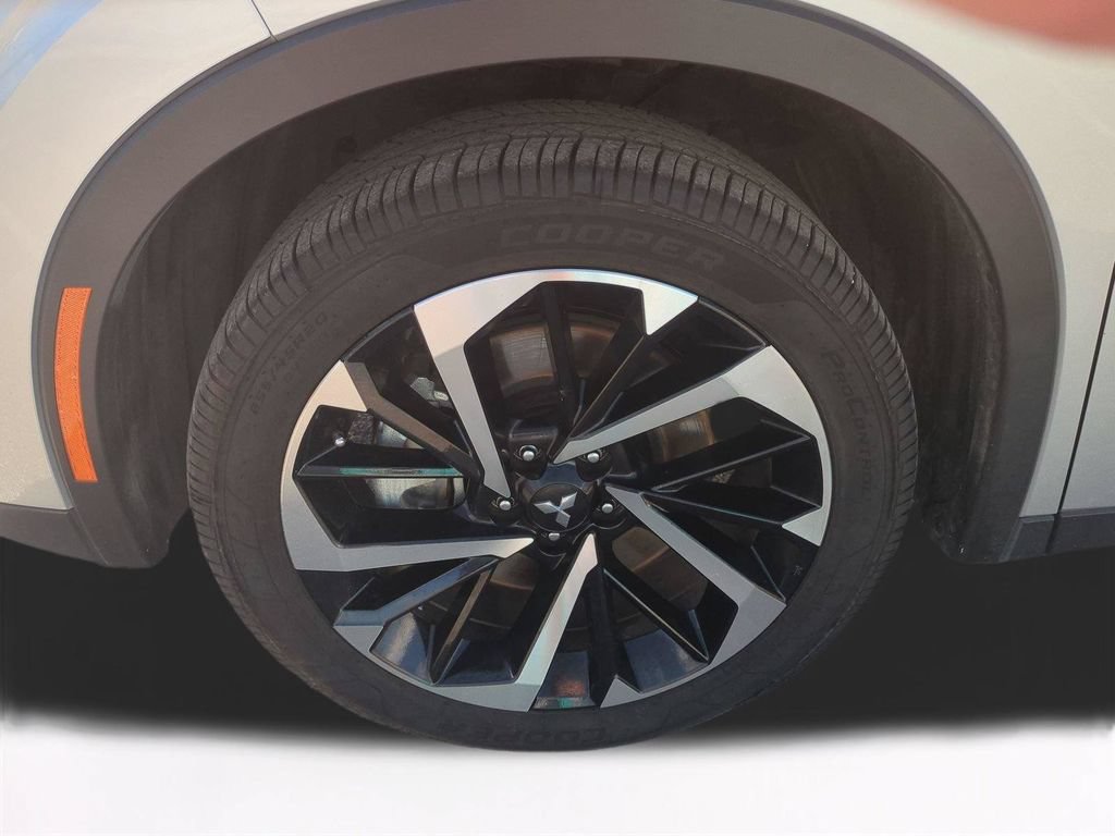Used 2024 Mitsubishi Outlander SE Black Edition FWD image 11
