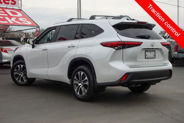 Certified 2023 Toyota Highlander XLE image 11