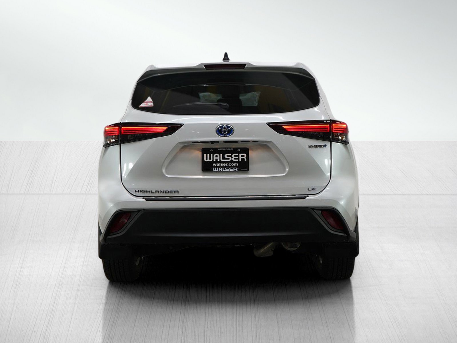 Used 2024 Toyota Highlander LE image 4
