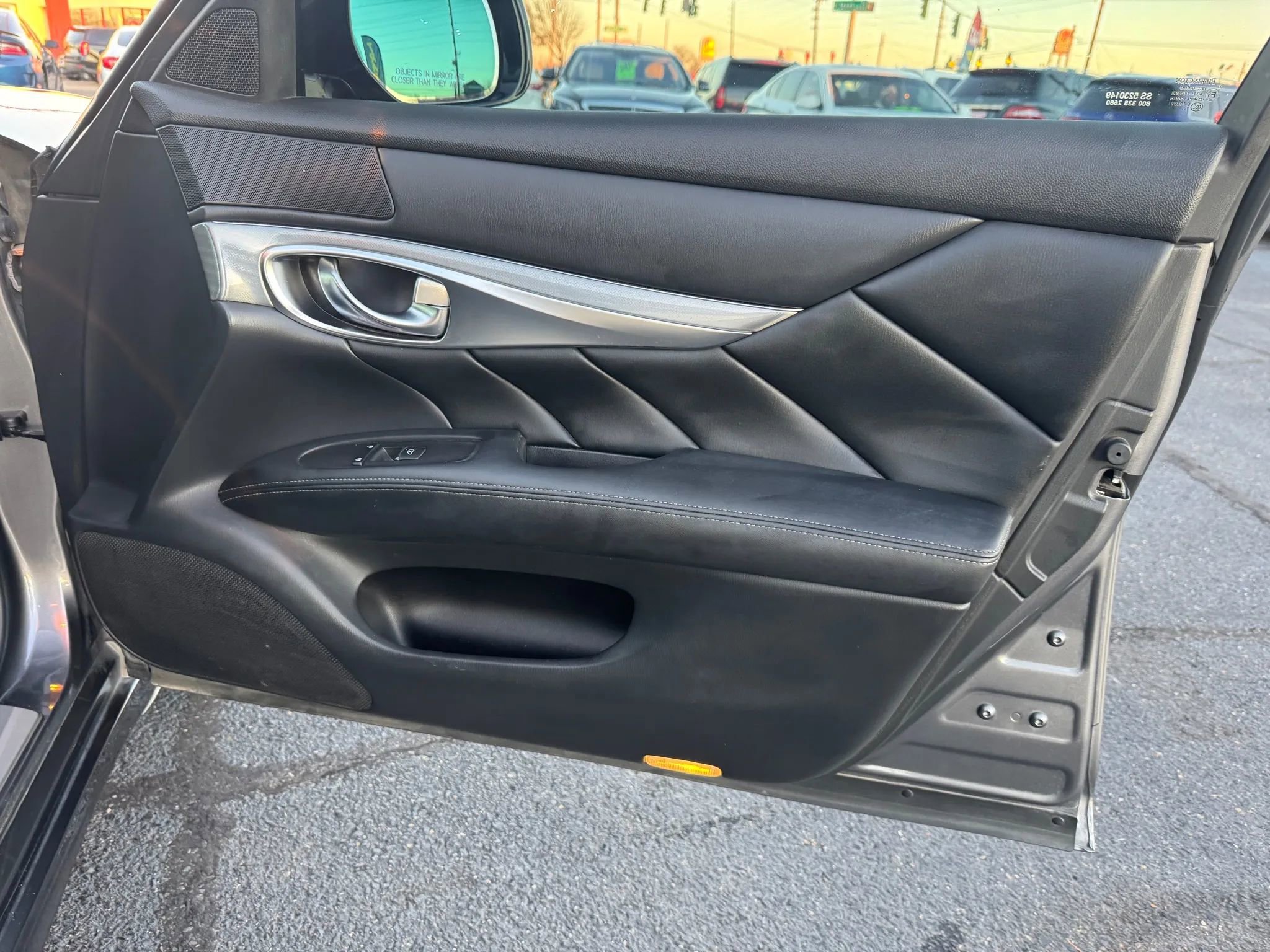 Used 2019 INFINITI Q70 Luxe AWD/4WD image 24