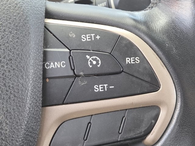Used 2015 Jeep Cherokee Limited AWD/4WD image 6