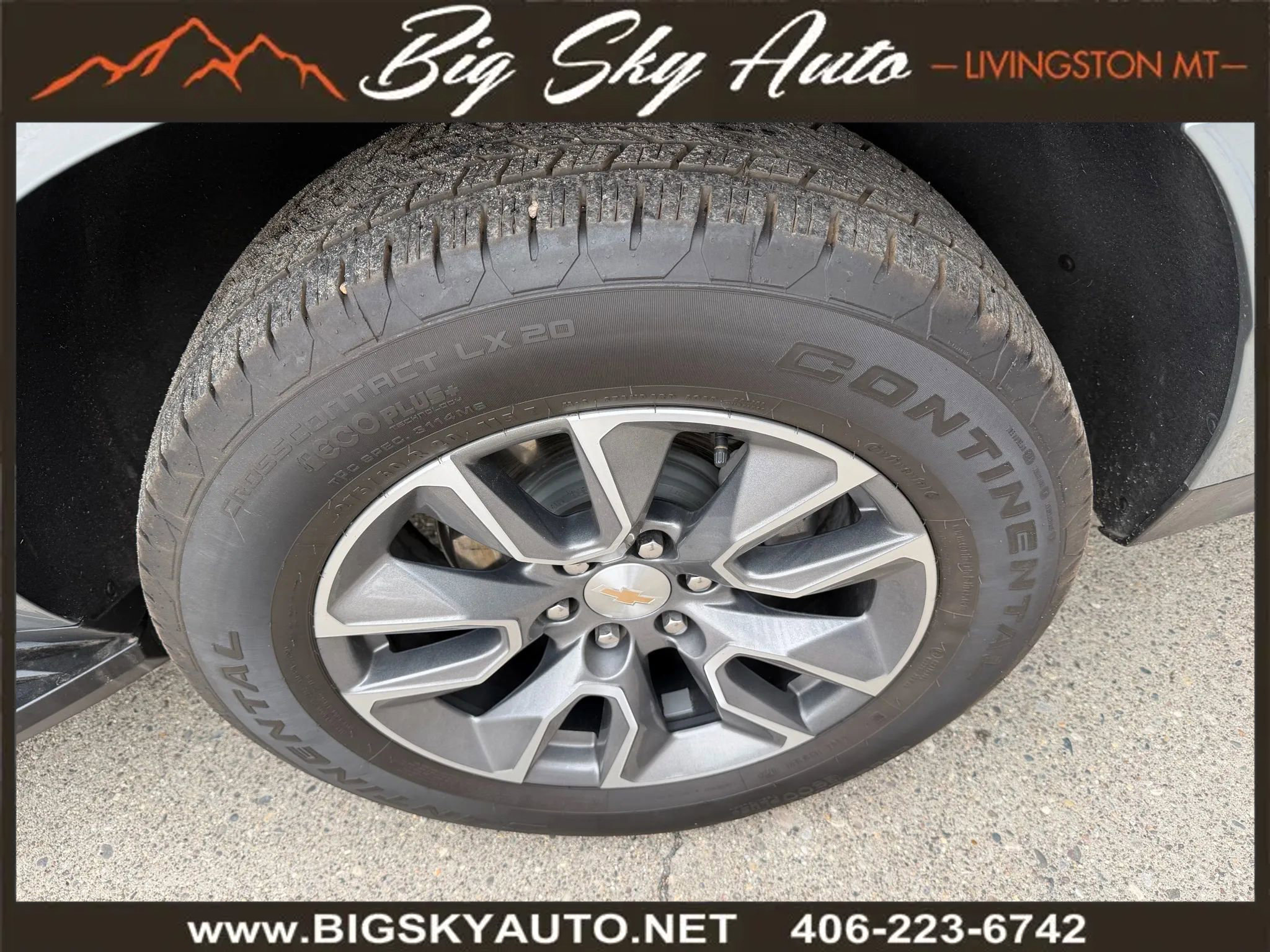 Used 2024 Chevrolet Suburban LT image 9