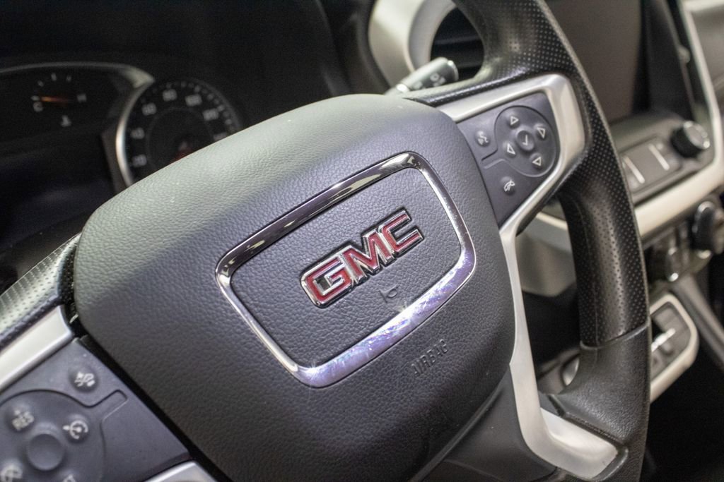 Used 2023 GMC Acadia SLE image 12