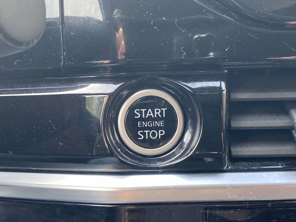 Used 2024 Nissan Pathfinder SV w/ SV Premium Package image 24