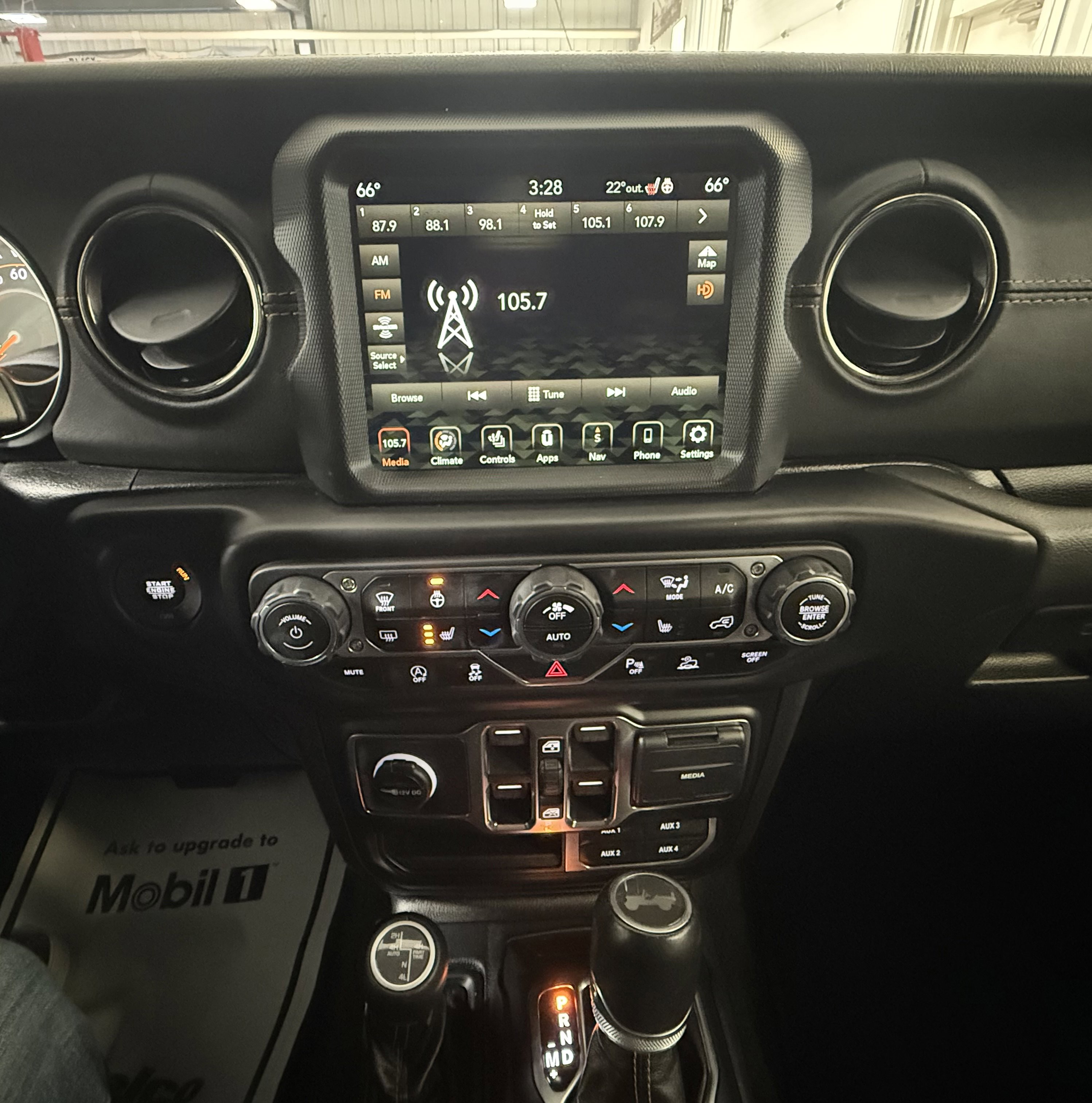 Used 2021 Jeep Wrangler Unlimited Sahara image 29