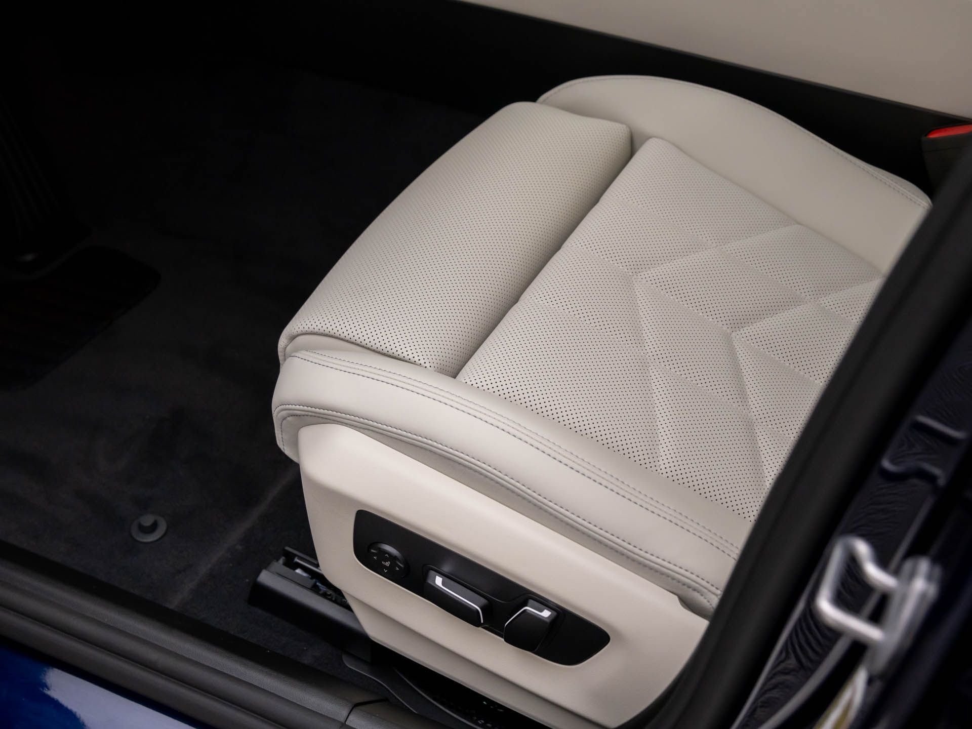New 2026 BMW 530i xDrive AWD/4WD image 14