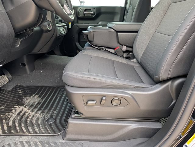 New 2026 Chevrolet Silverado 1500 Custom w/ LPO, Dark Essentials Package RWD image 9