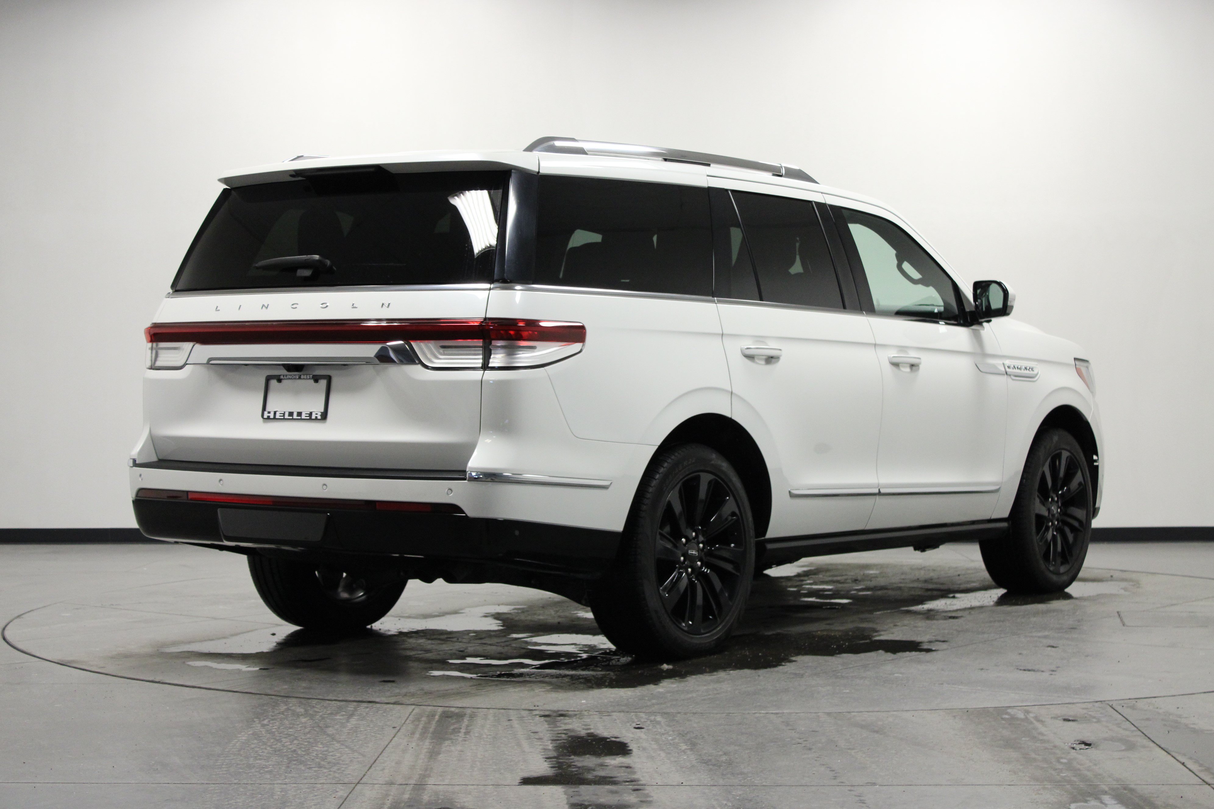 Used 2023 Lincoln Navigator Reserve AWD/4WD image 4