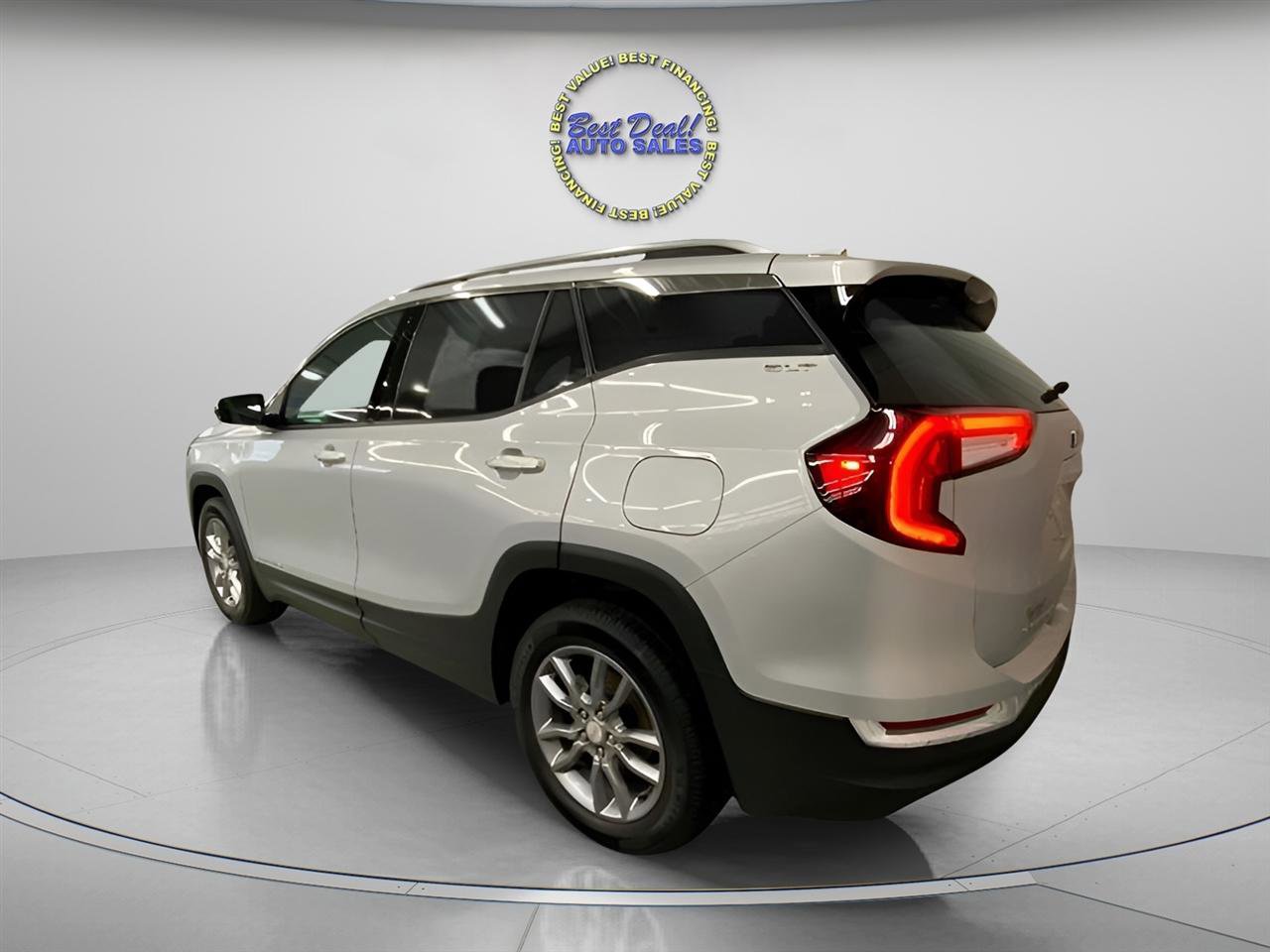 Used 2022 GMC Terrain SLT w/ Infotainment Package II image 3