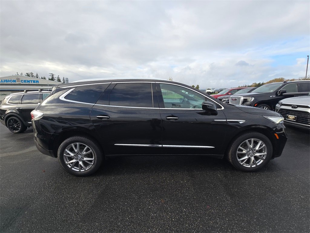 Used 2023 Buick Enclave Essence image 3
