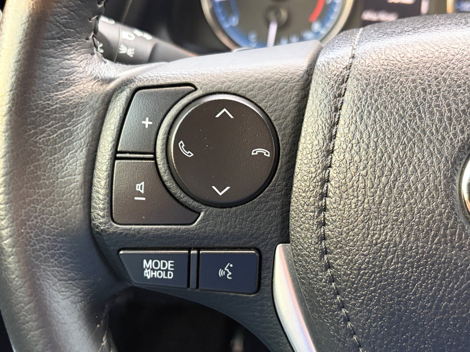 Used 2017 Toyota Corolla SE w/ Carpet Mat Package (TMS) FWD image 18