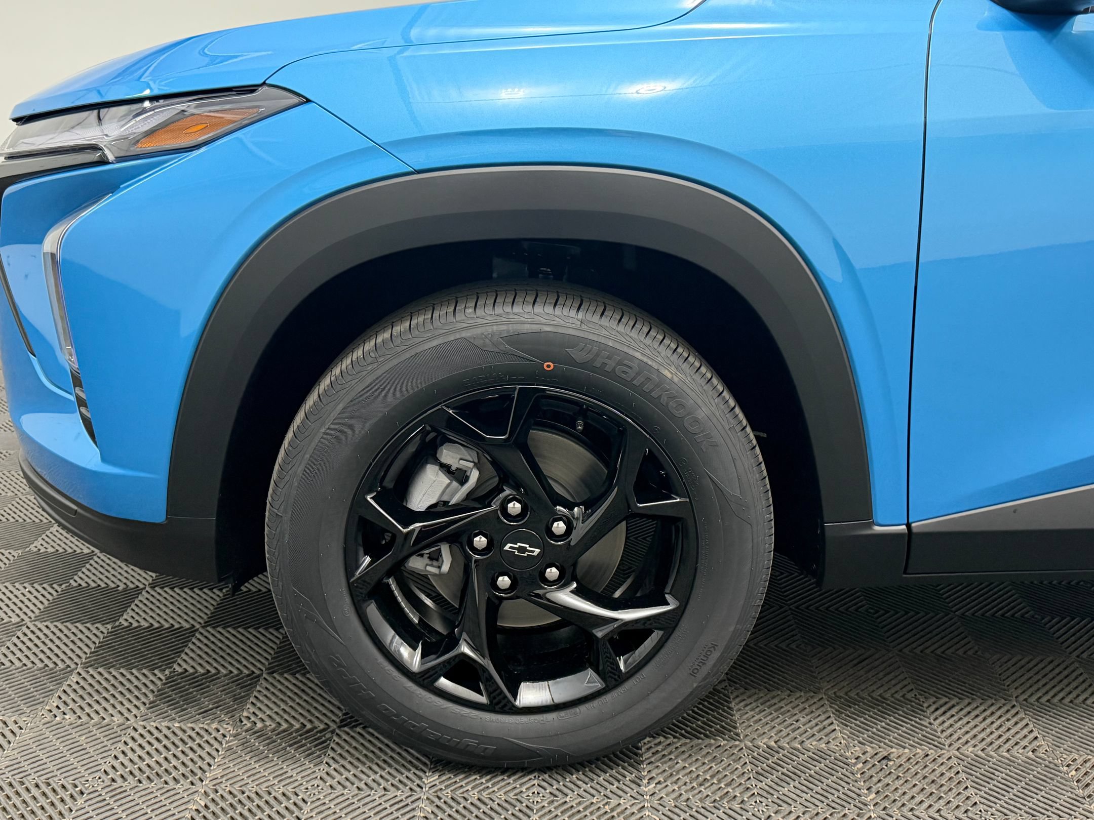 New 2026 Chevrolet Trax LT w/ Midnight Edition FWD image 11
