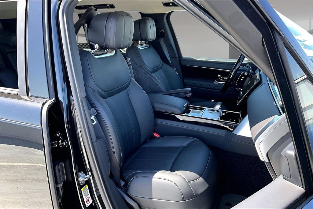 New 2026 Land Rover Range Rover Long Wheelbase SE AWD/4WD image 11