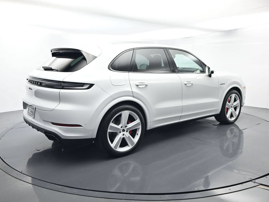 Certified 2025 Porsche Cayenne Turbo AWD/4WD image 15