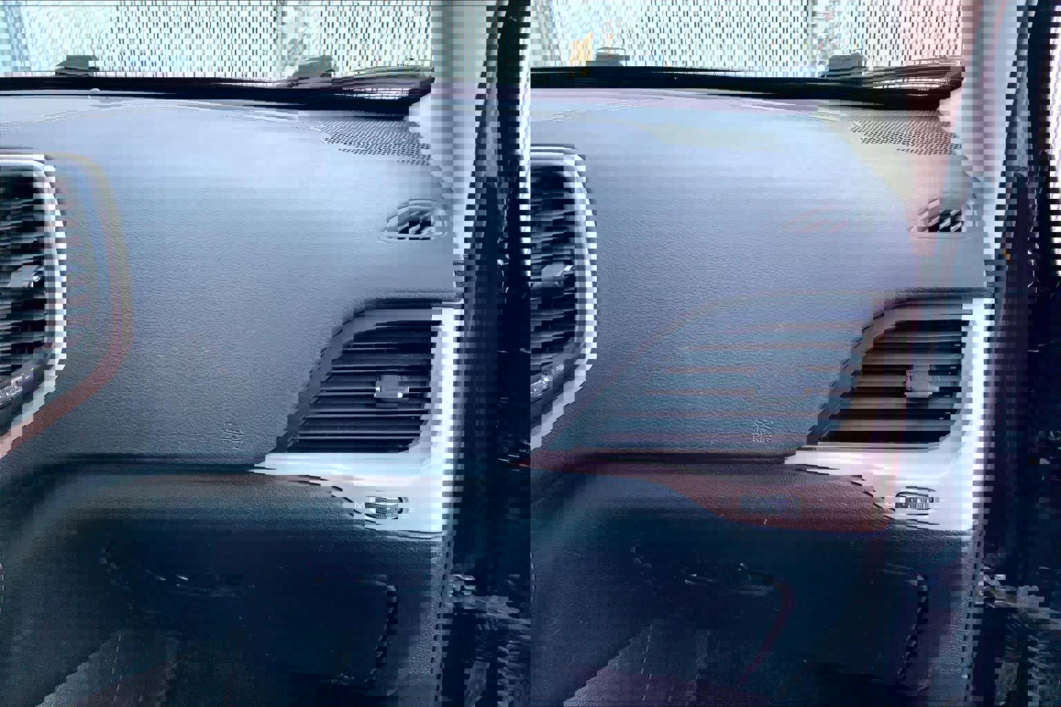 Used 2016 Jeep Cherokee Latitude w/ Cold Weather Group image 18