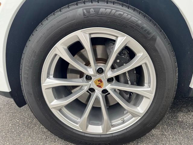 Used 2025 Porsche Macan AWD/4WD image 36