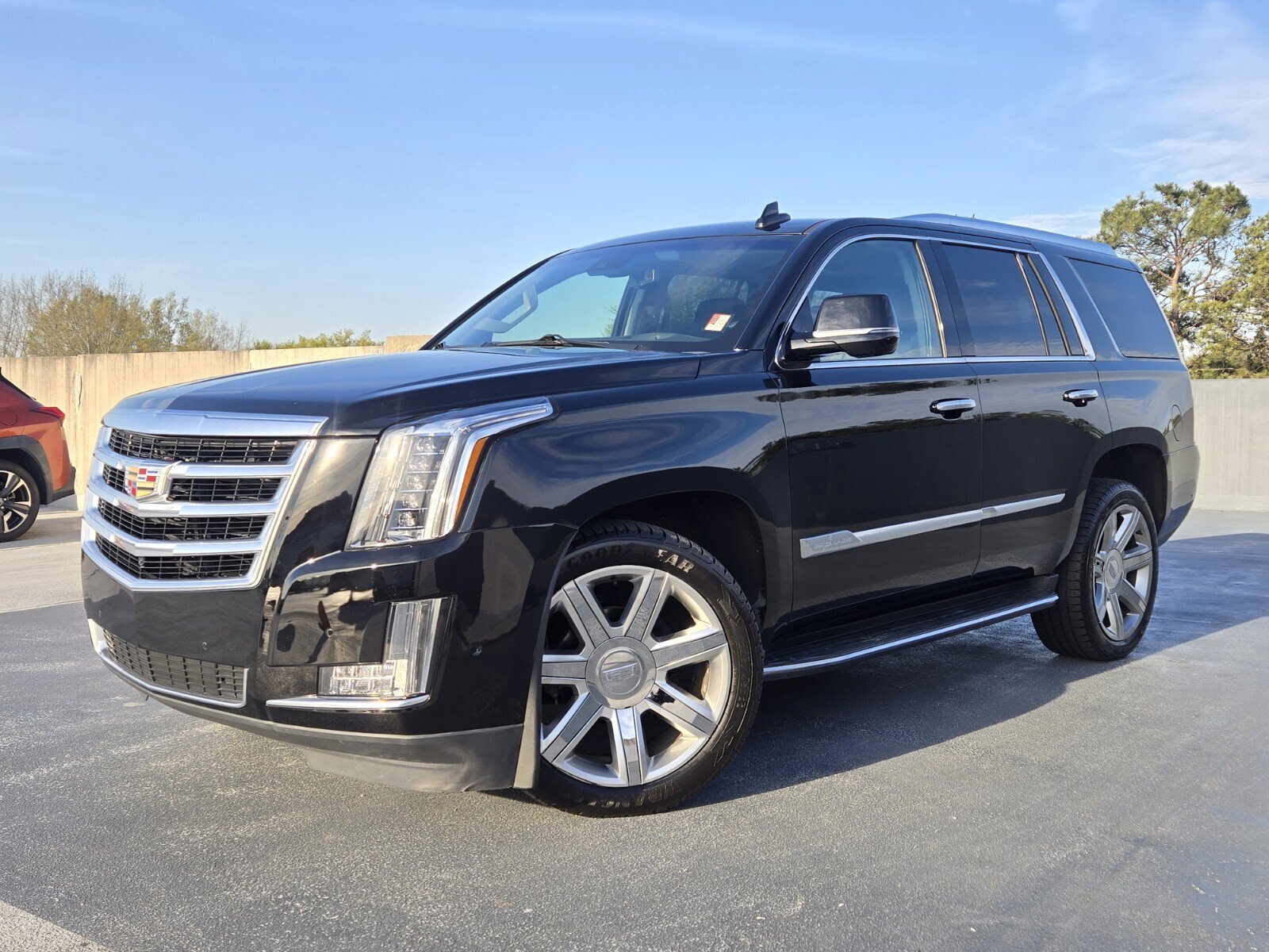 Used 2020 Cadillac Escalade Luxury image 1