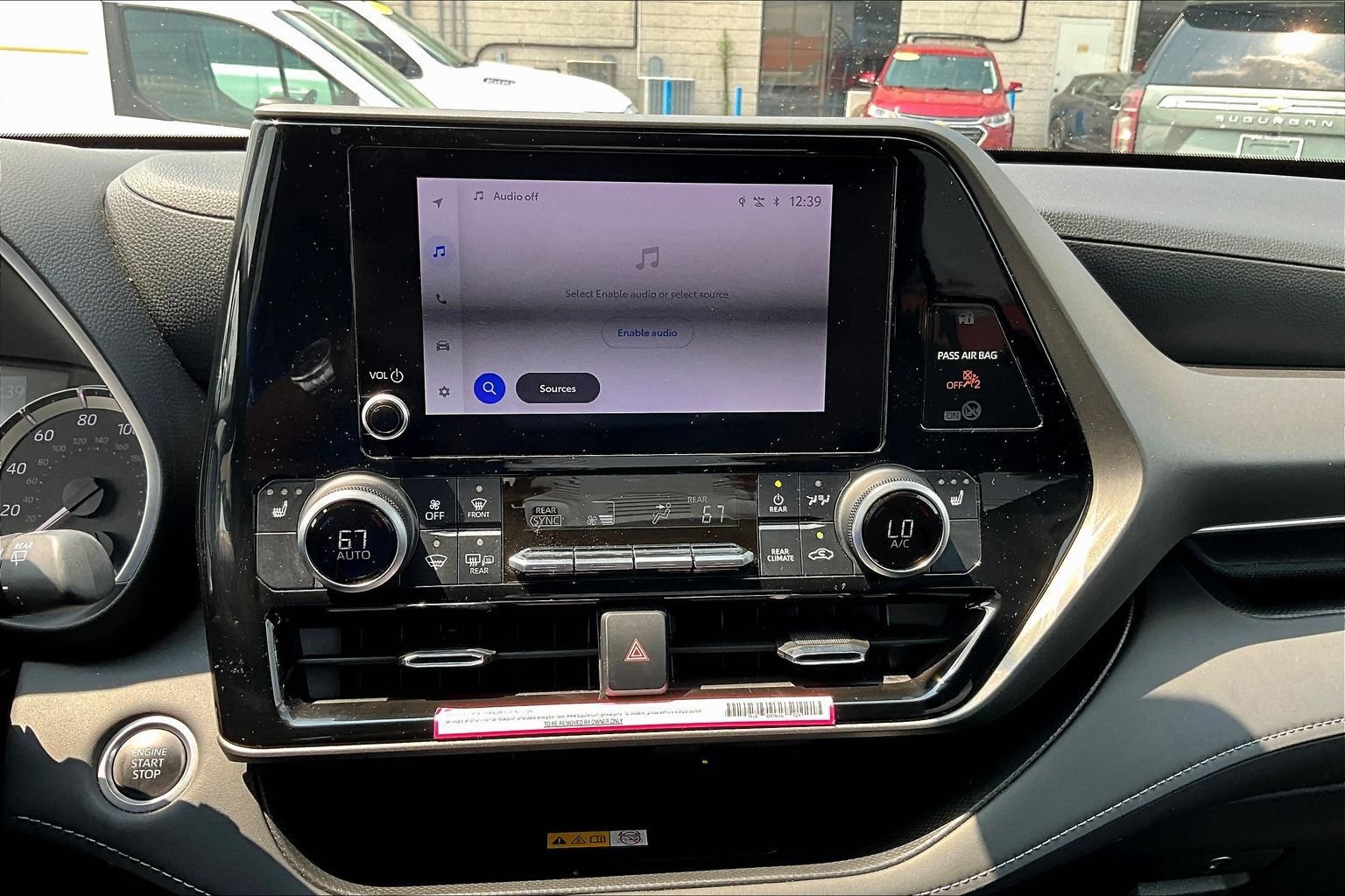 Used 2024 Toyota Highlander XLE AWD/4WD image 13